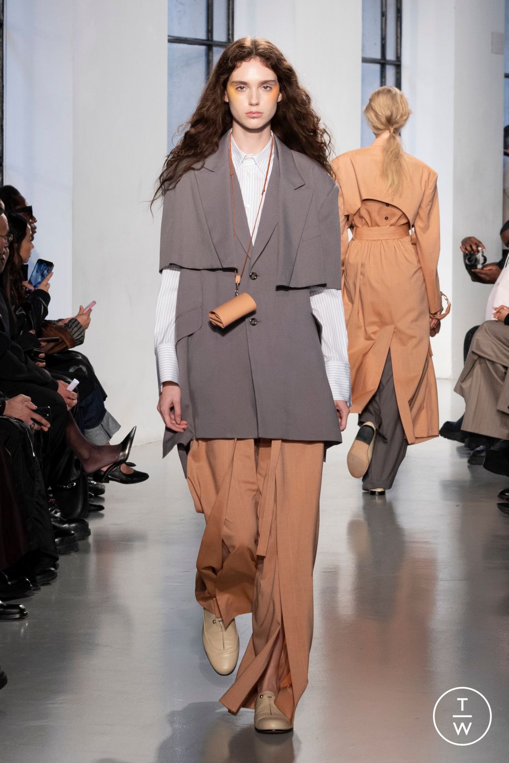 Fashion Week Paris Spring/Summer 2025 look 22 from the Ujoh collection womenswear