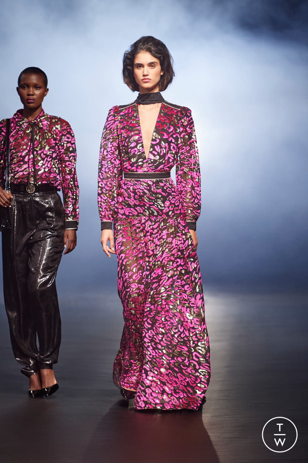 Fashion Week Paris Fall/Winter 2021 look 22 from the Leonard Paris collection womenswear