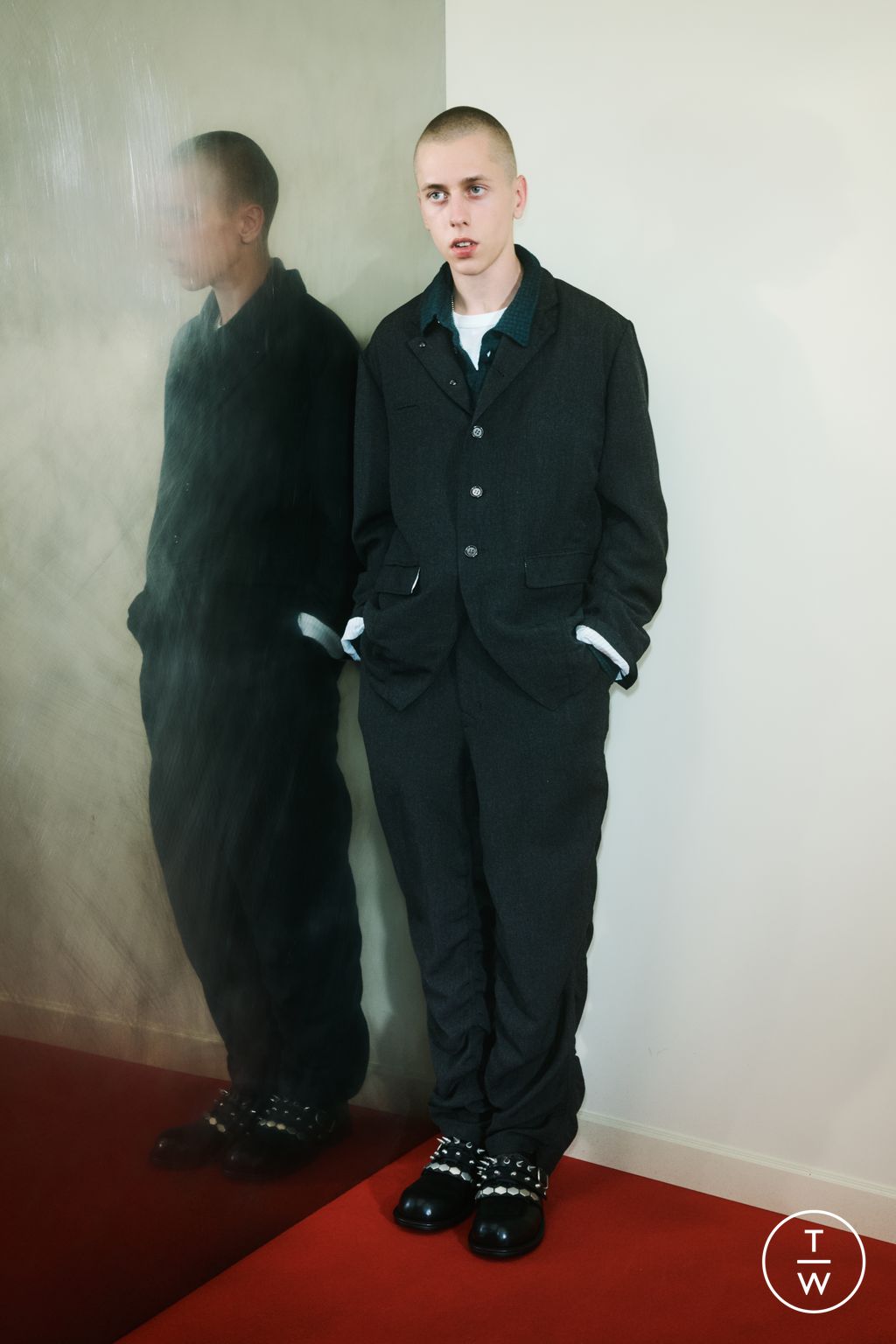 Fashion Week Paris Pre-Fall 2025 look 27 from the Undercover collection menswear