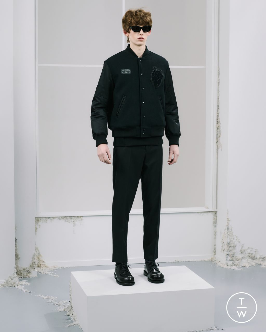 Fashion Week Paris Pre-Fall 2026 look 22 from the Undercover collection 男装