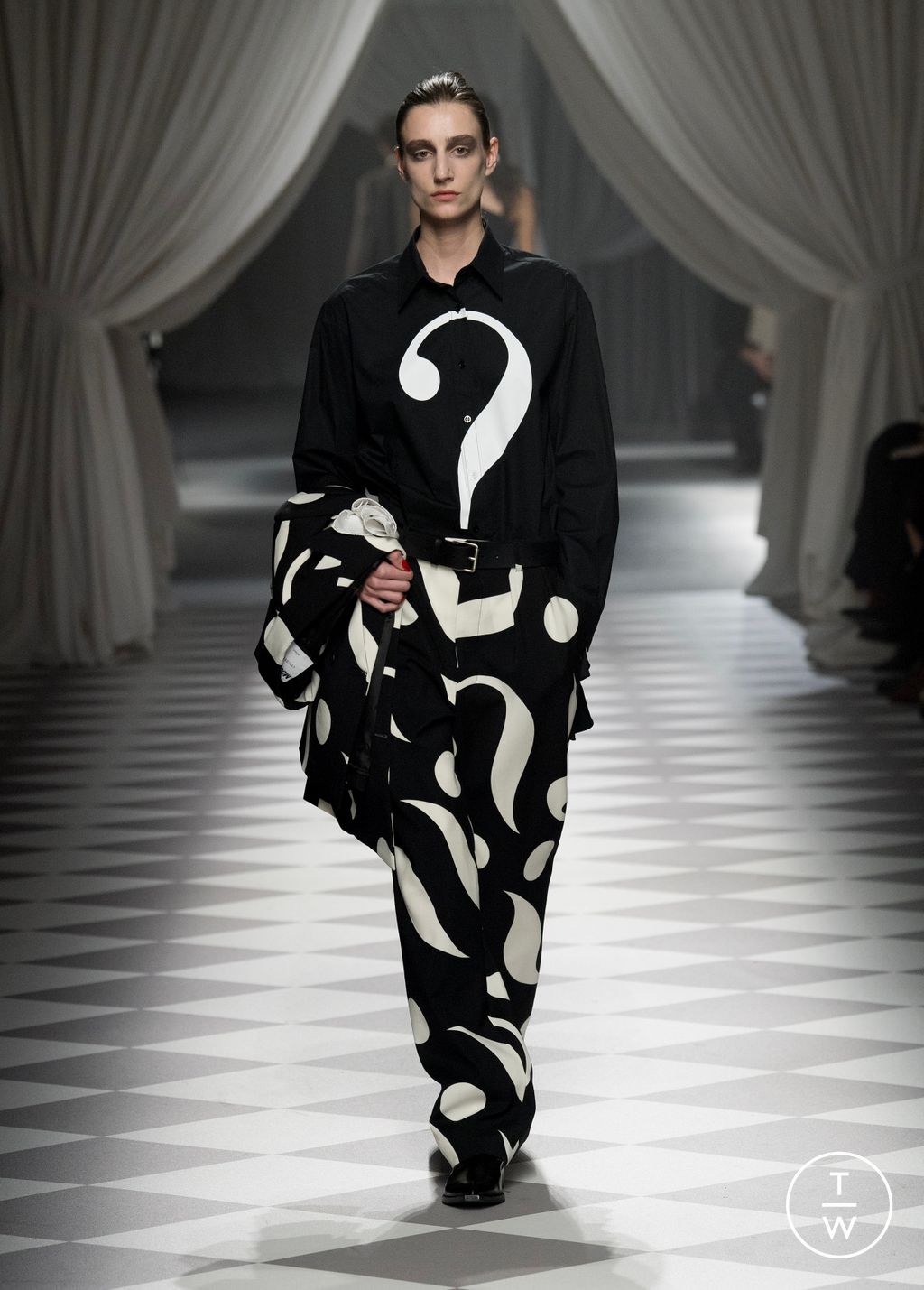 Fashion Week Milan Fall/Winter 2024 look 23 de la collection Moschino womenswear