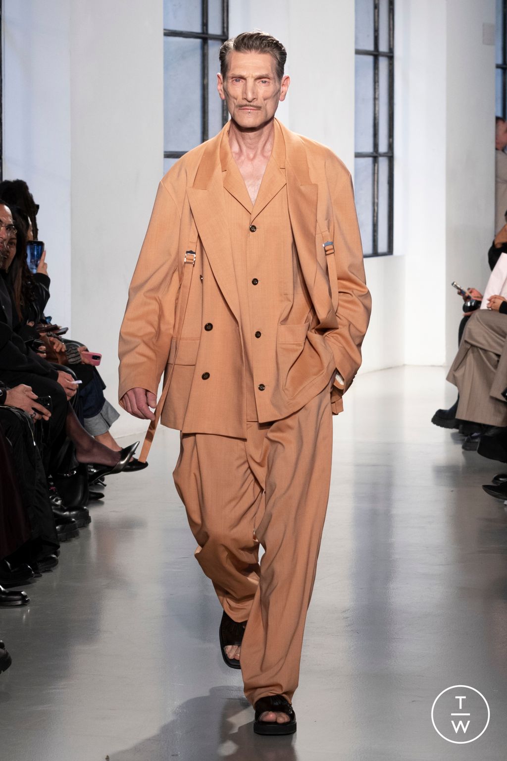 Fashion Week Paris Spring/Summer 2025 look 23 from the Ujoh collection womenswear