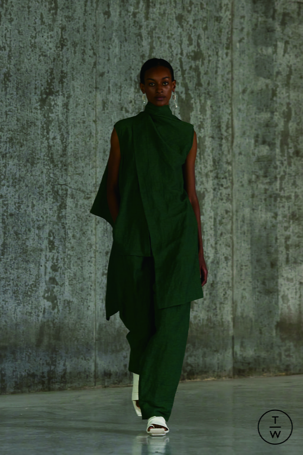 Fashion Week Paris Spring/Summer 2022 look 23 from the Uma Wang collection womenswear