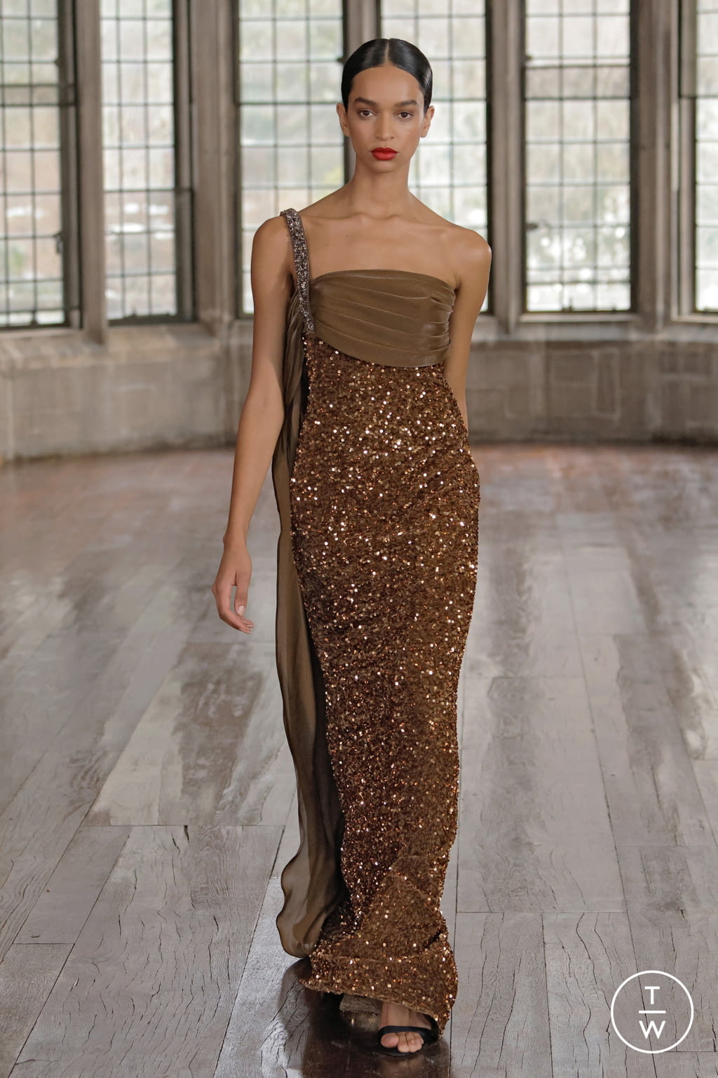 Fashion Week New York Fall/Winter 2022 look 23 from the Badgley Mischka collection 女装