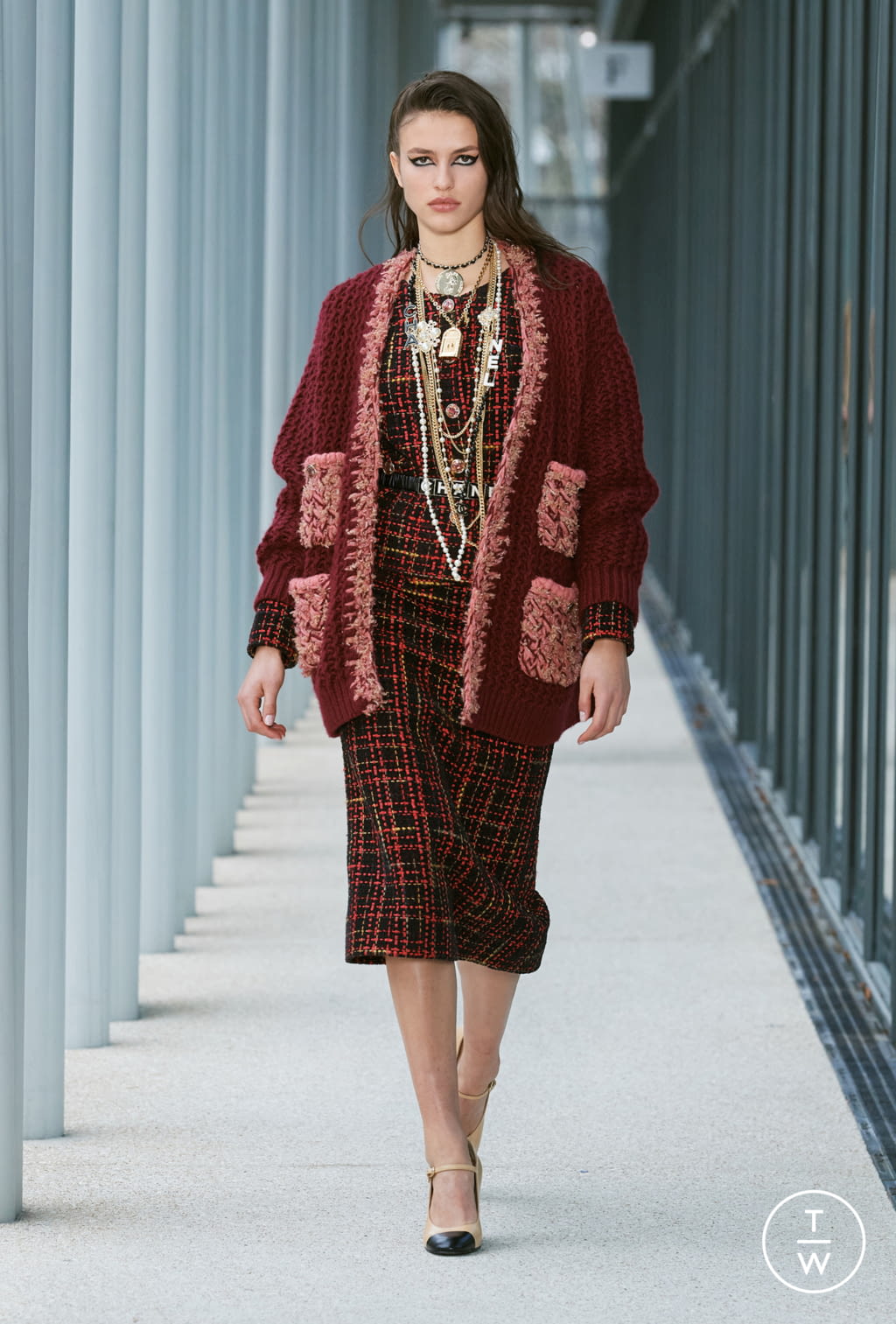 Fashion Week Paris Pre-Fall 2022 look 23 from the Chanel collection womenswear