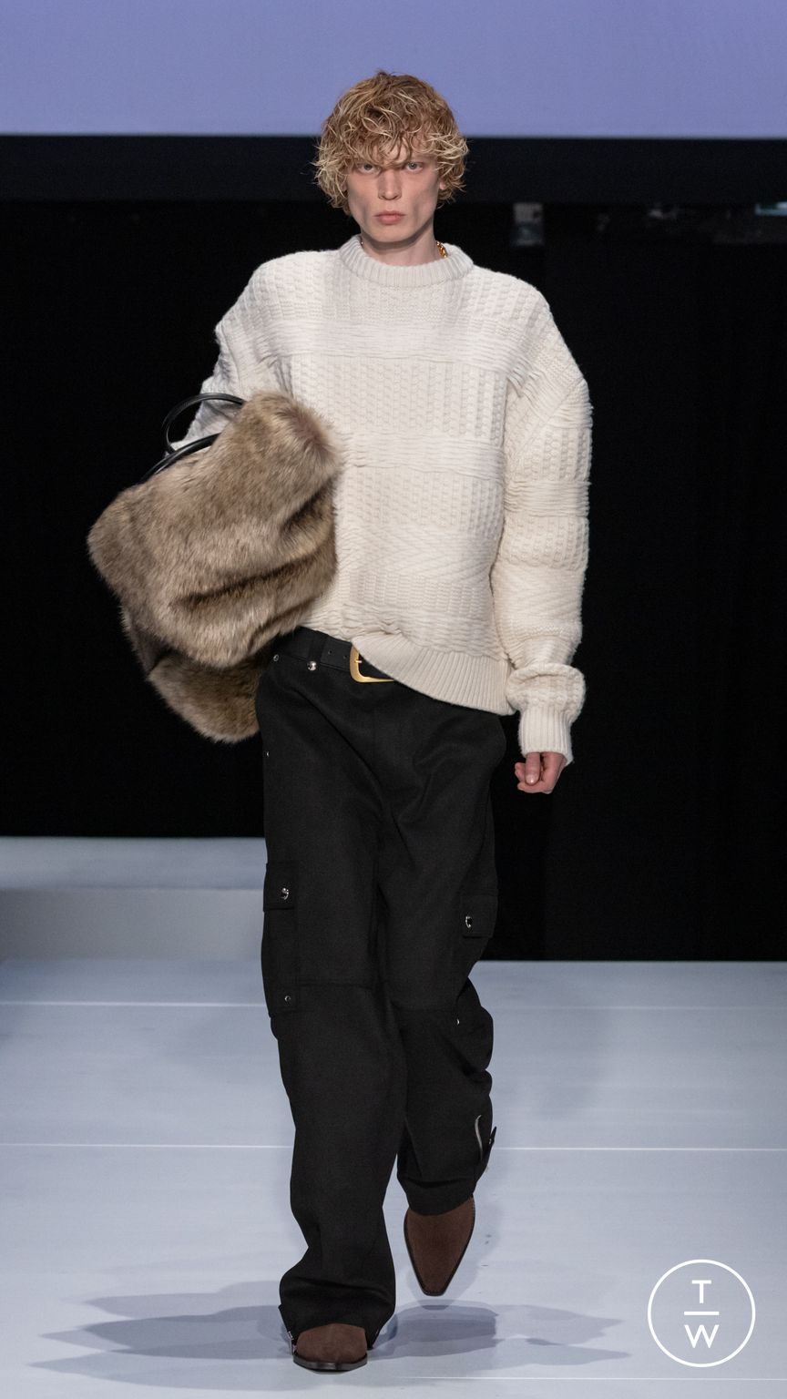 Fashion Week Paris Fall/Winter 2024 look 23 from the System Studios collection menswear
