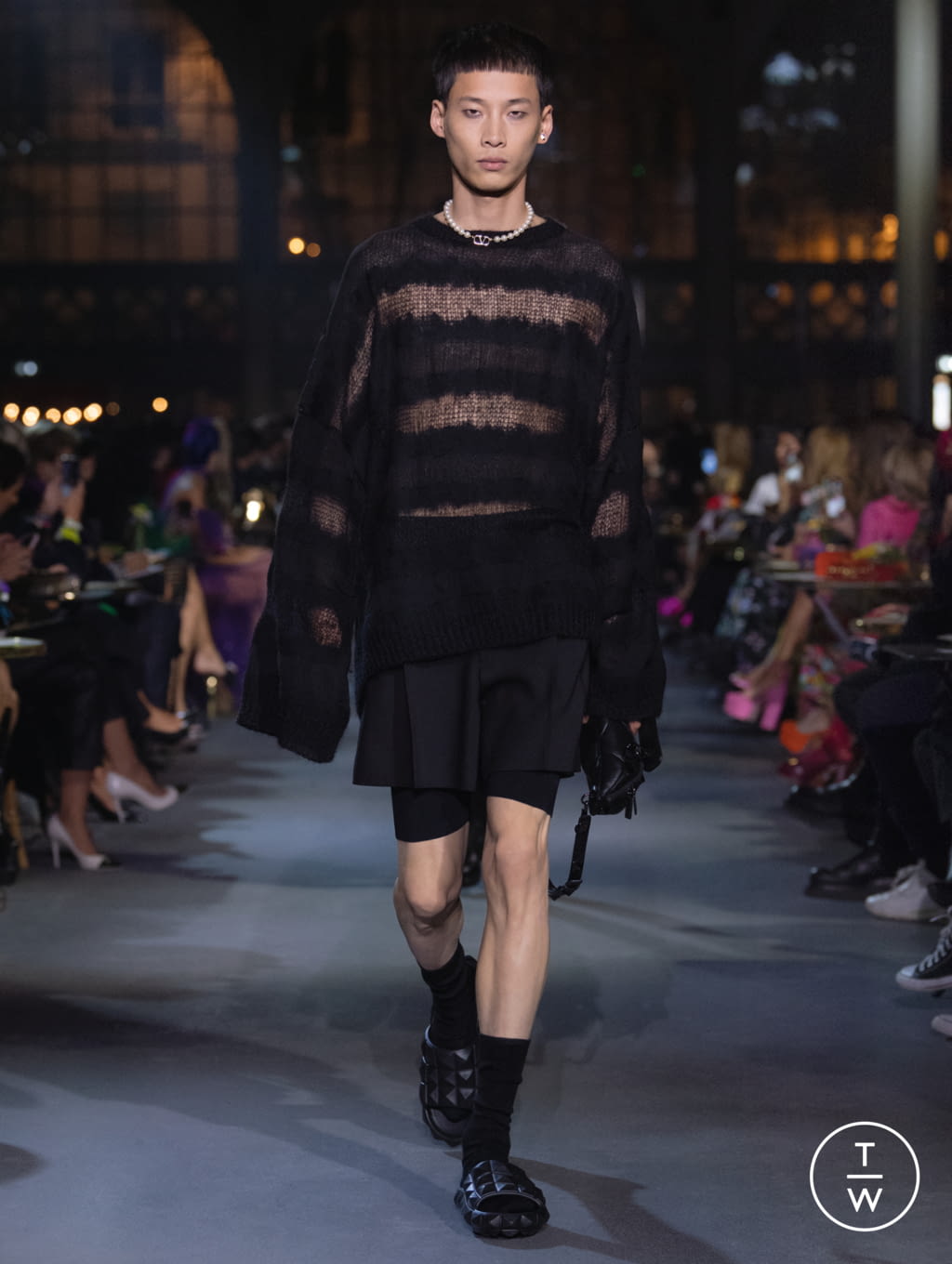 Fashion Week Paris Spring/Summer 2022 look 23 from the Valentino collection womenswear