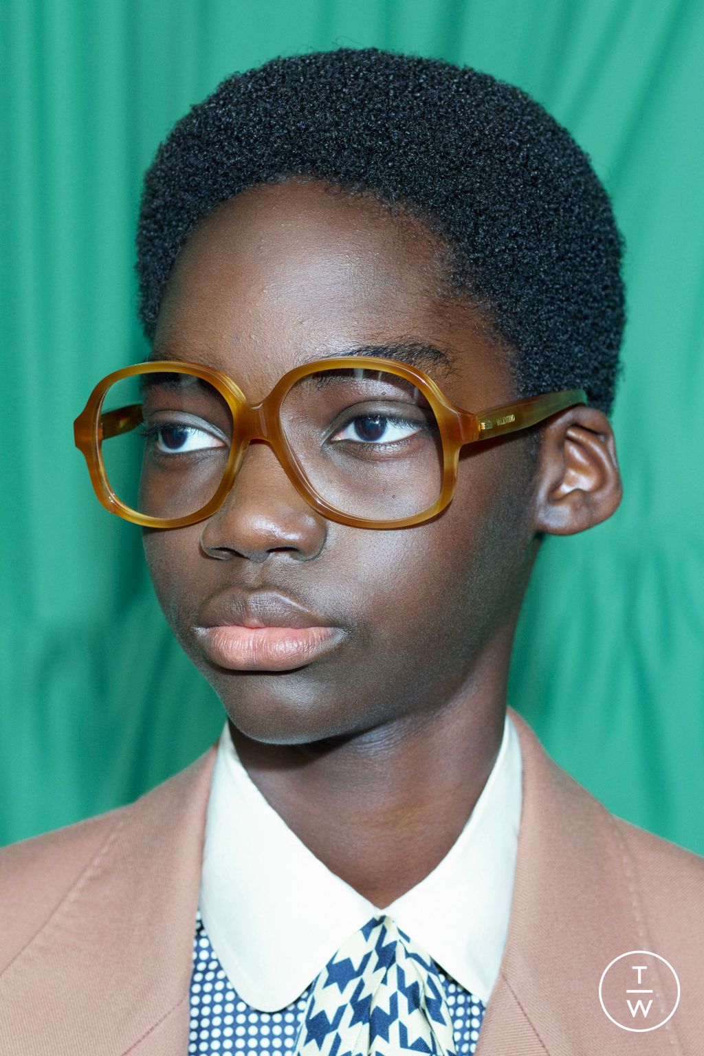 Fashion Week Paris Pre-Fall 2025 look 46 from the Valentino collection womenswear