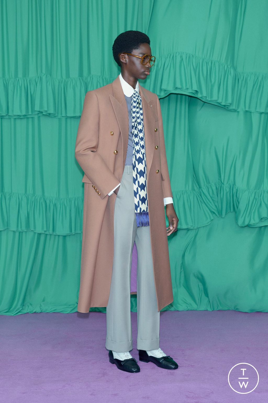 Fashion Week Paris Pre-Fall 2025 look 45 from the Valentino collection womenswear
