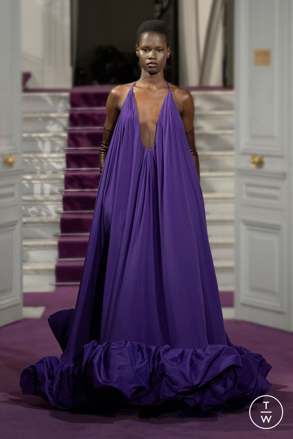 Fashion Week Paris Spring/Summer 2024 look 23 de la collection Valentino couture