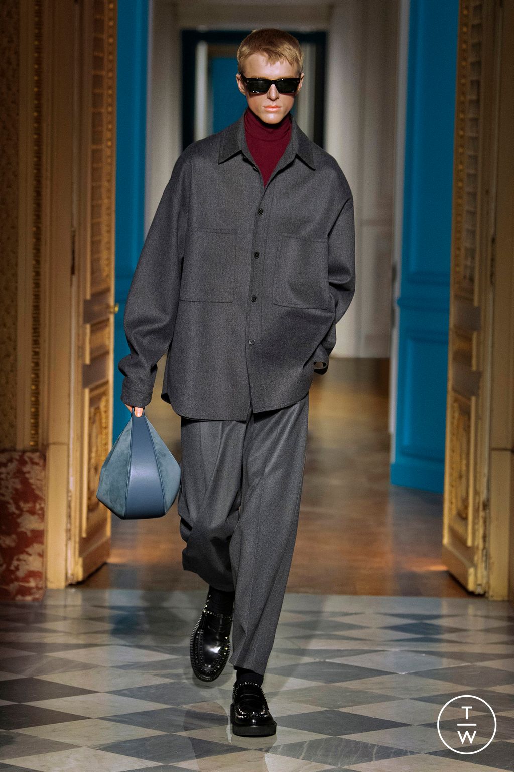 Fashion Week Paris Fall/Winter 2024 look 23 from the Valentino collection 男装