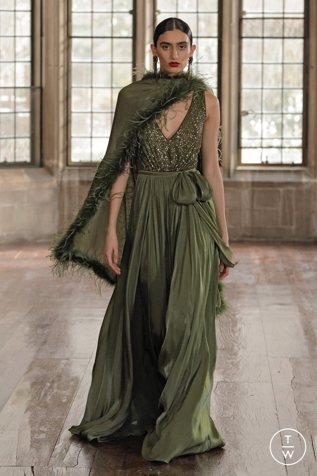 Fashion Week New York Fall/Winter 2022 look 24 from the Badgley Mischka collection womenswear