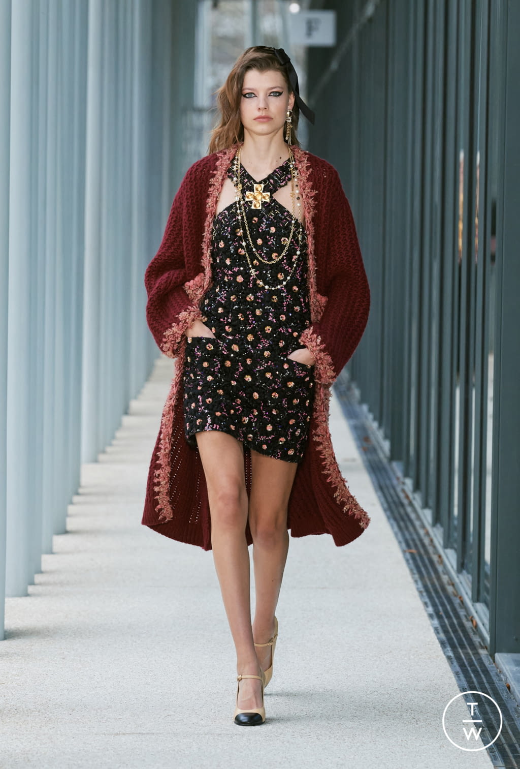Fashion Week Paris Pre-Fall 2022 look 24 from the Chanel collection womenswear