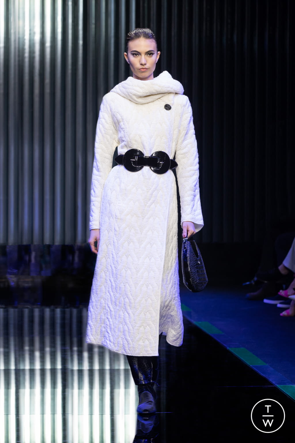 Fashion Week Milan Fall/Winter 2022 look 24 from the Giorgio Armani collection womenswear
