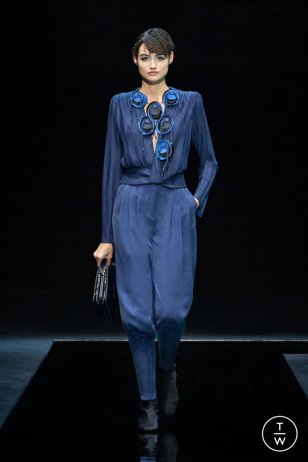Fashion Week Milan Fall/Winter 2021 look 24 de la collection Giorgio Armani womenswear