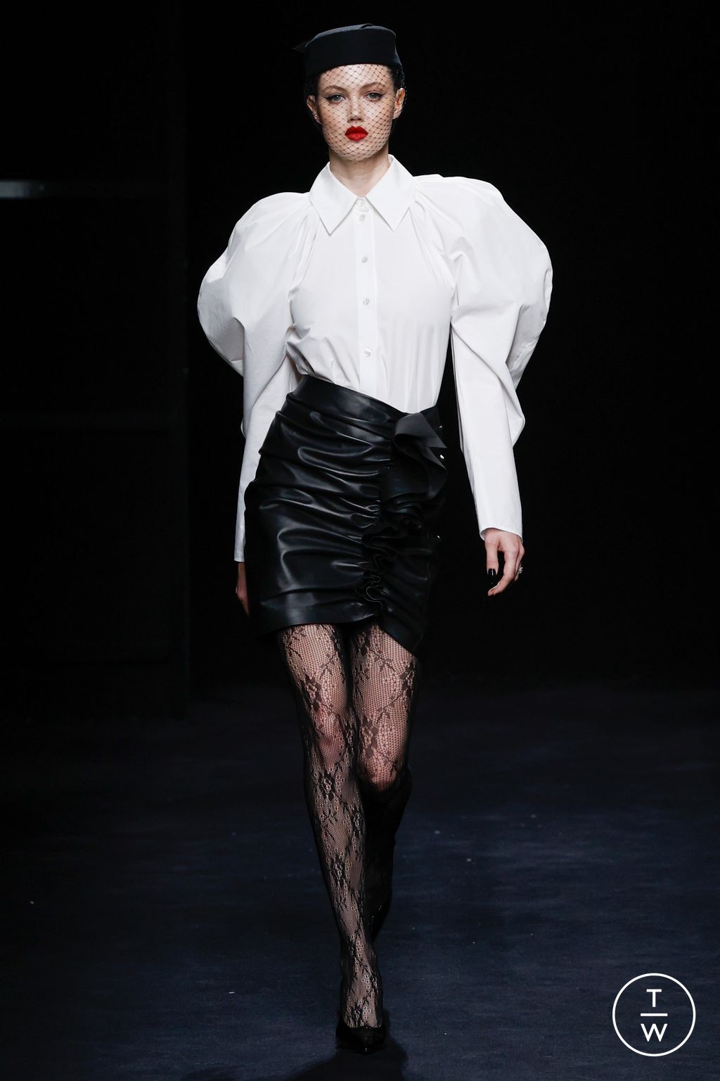 Fashion Week Paris Fall/Winter 2024 look 24 from the Nina Ricci collection 女装