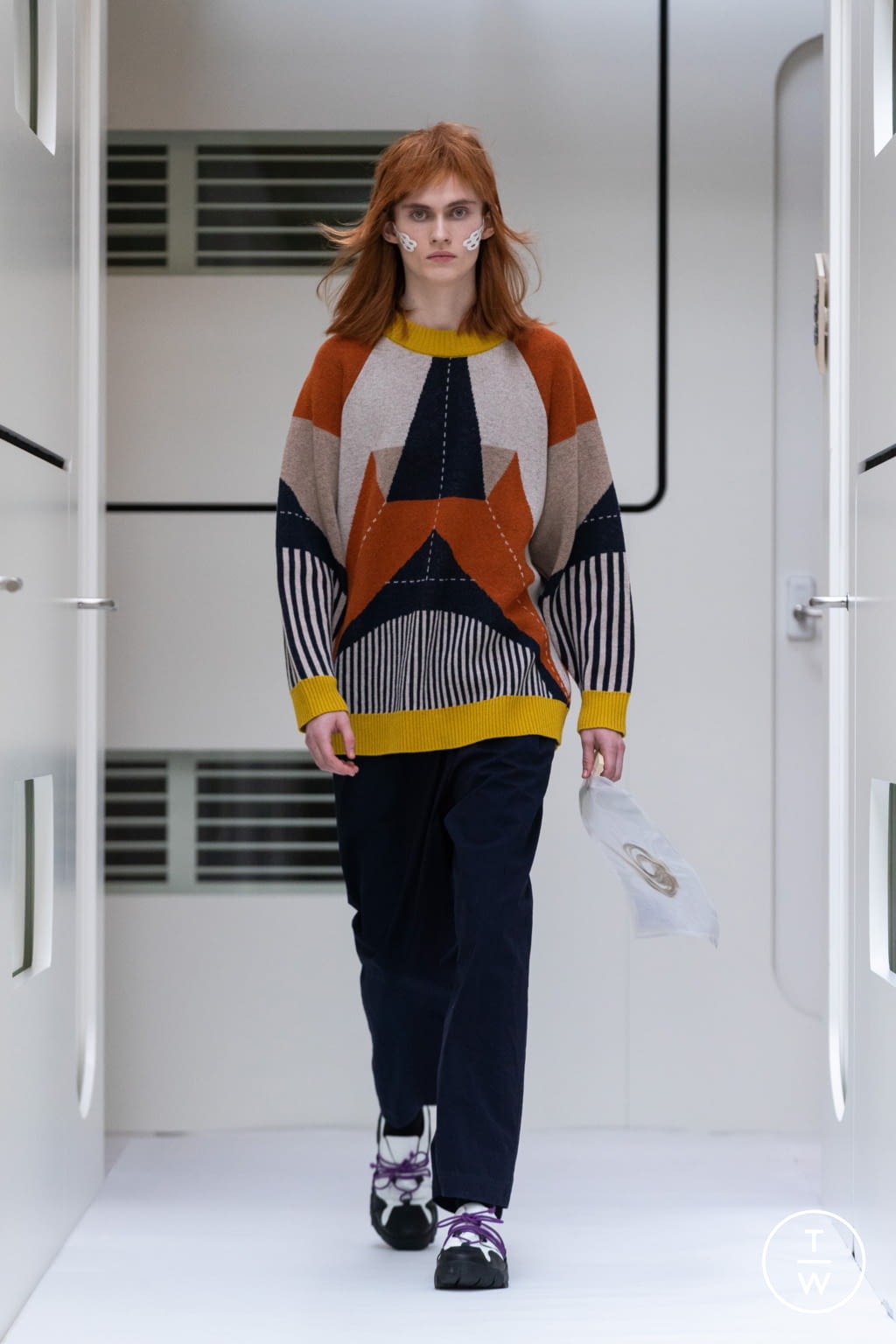 Fashion Week Paris Fall/Winter 2022 look 23 from the Henrik Vibskov collection menswear