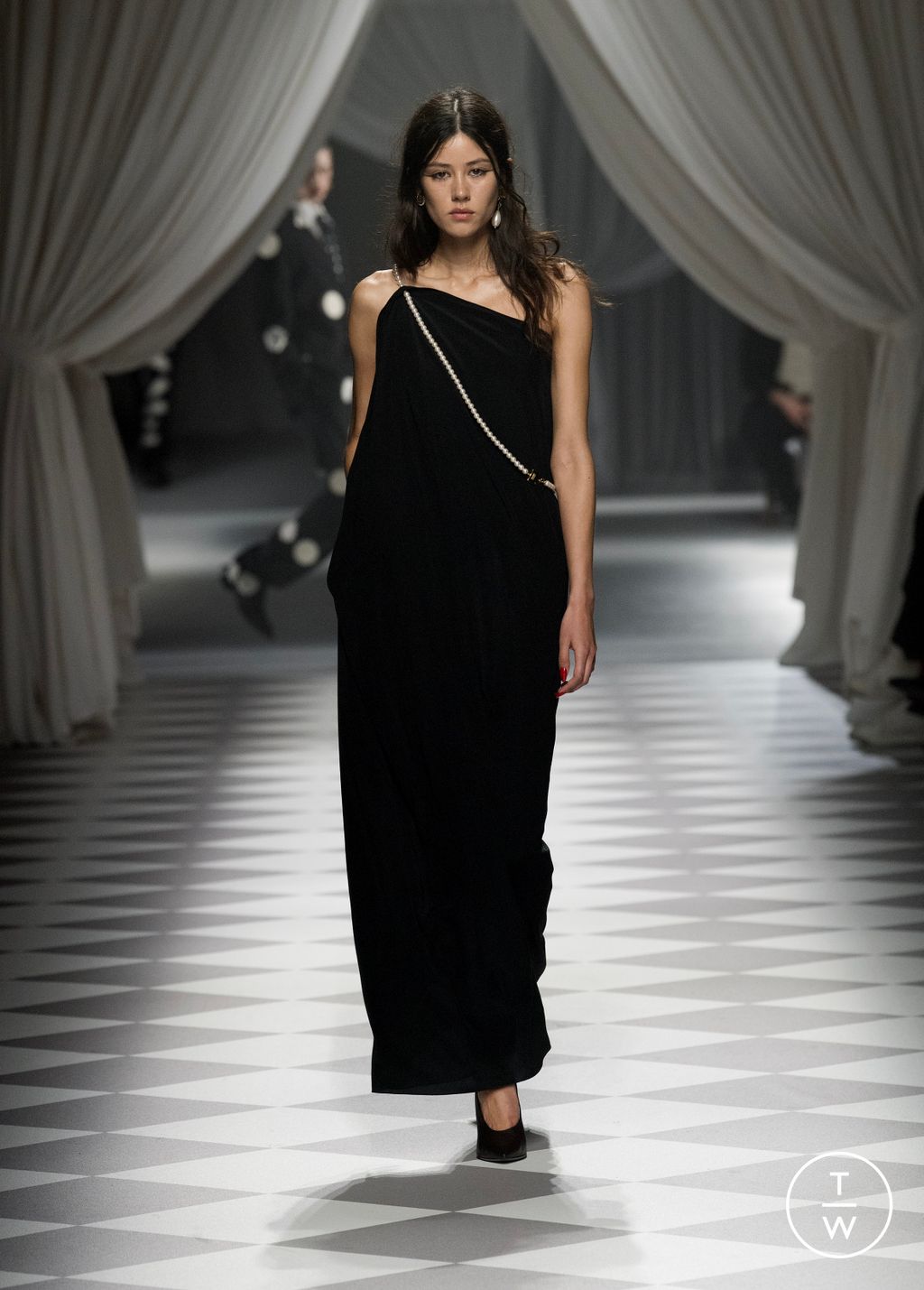Fashion Week Milan Fall/Winter 2024 look 24 de la collection Moschino womenswear