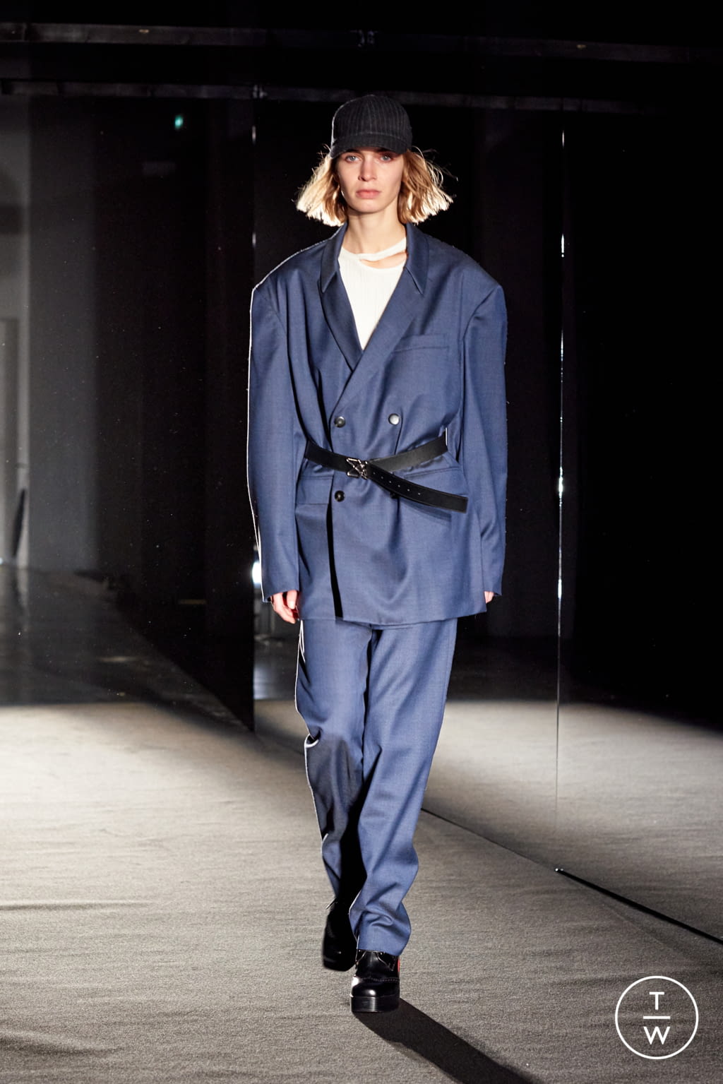 Fashion Week Paris Fall/Winter 2021 look 24 from the Louis Gabriel Nouchi collection 男装