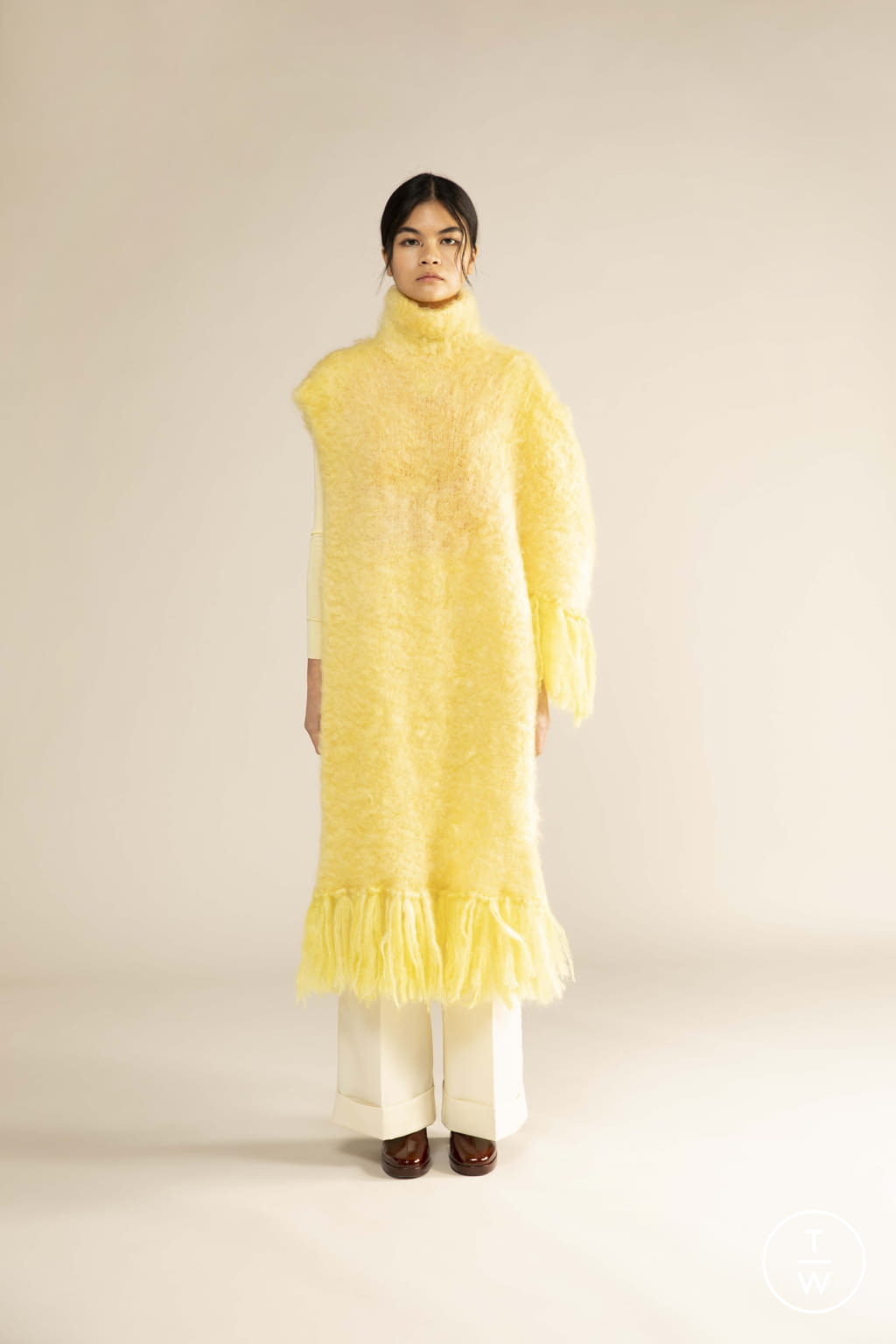 Fashion Week Paris Fall/Winter 2022 look 24 from the LUKHANYO MDINGI collection menswear