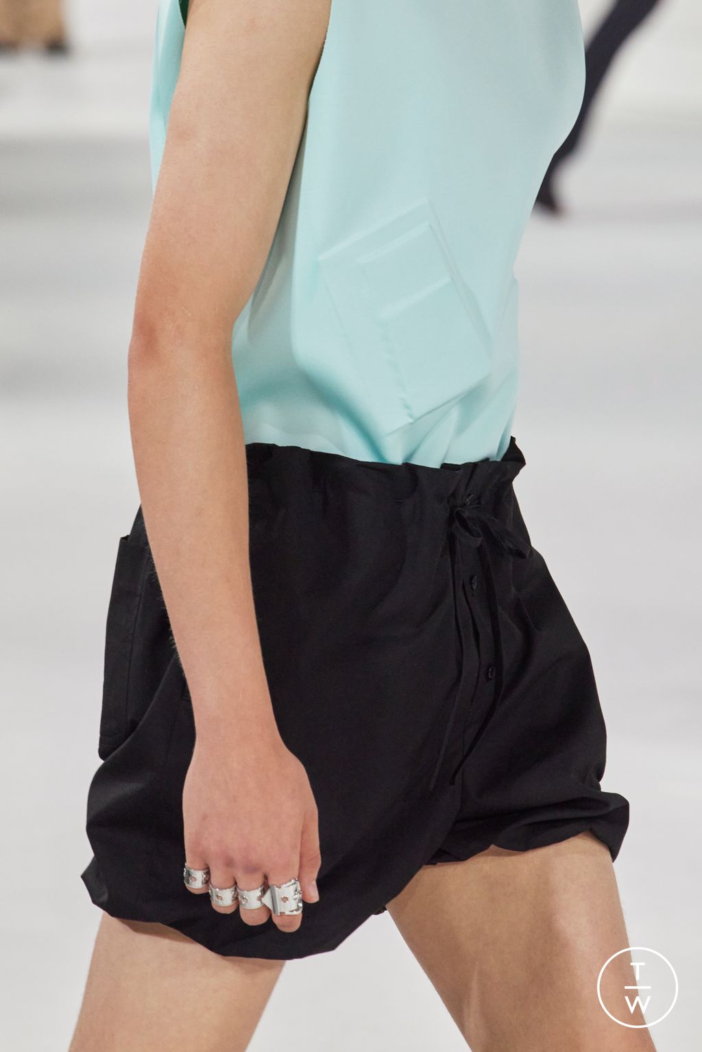 Fashion Week New York Spring/Summer 2024 look 15 from the WE11DONE collection 女装配饰
