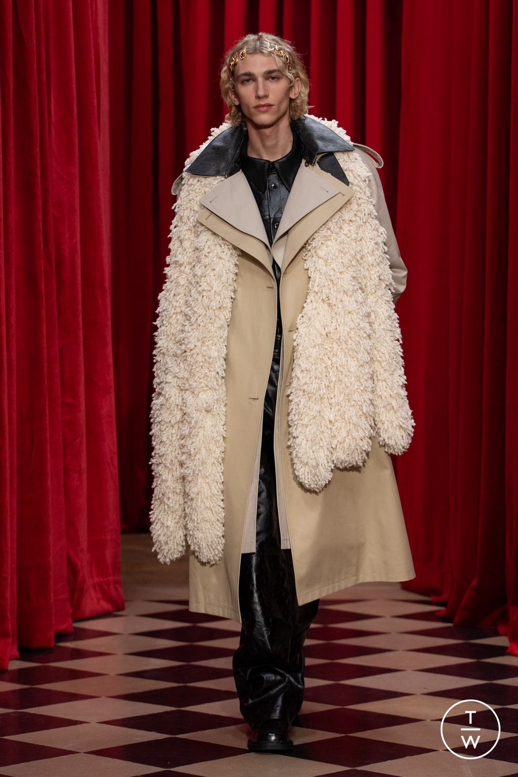 Fashion Week Paris Fall/Winter 2025 look 24 de la collection Marine Serre womenswear