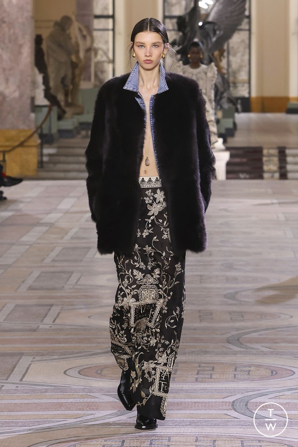 Fashion Week Paris Fall/Winter 2023 look 24 from the Zimmermann collection womenswear