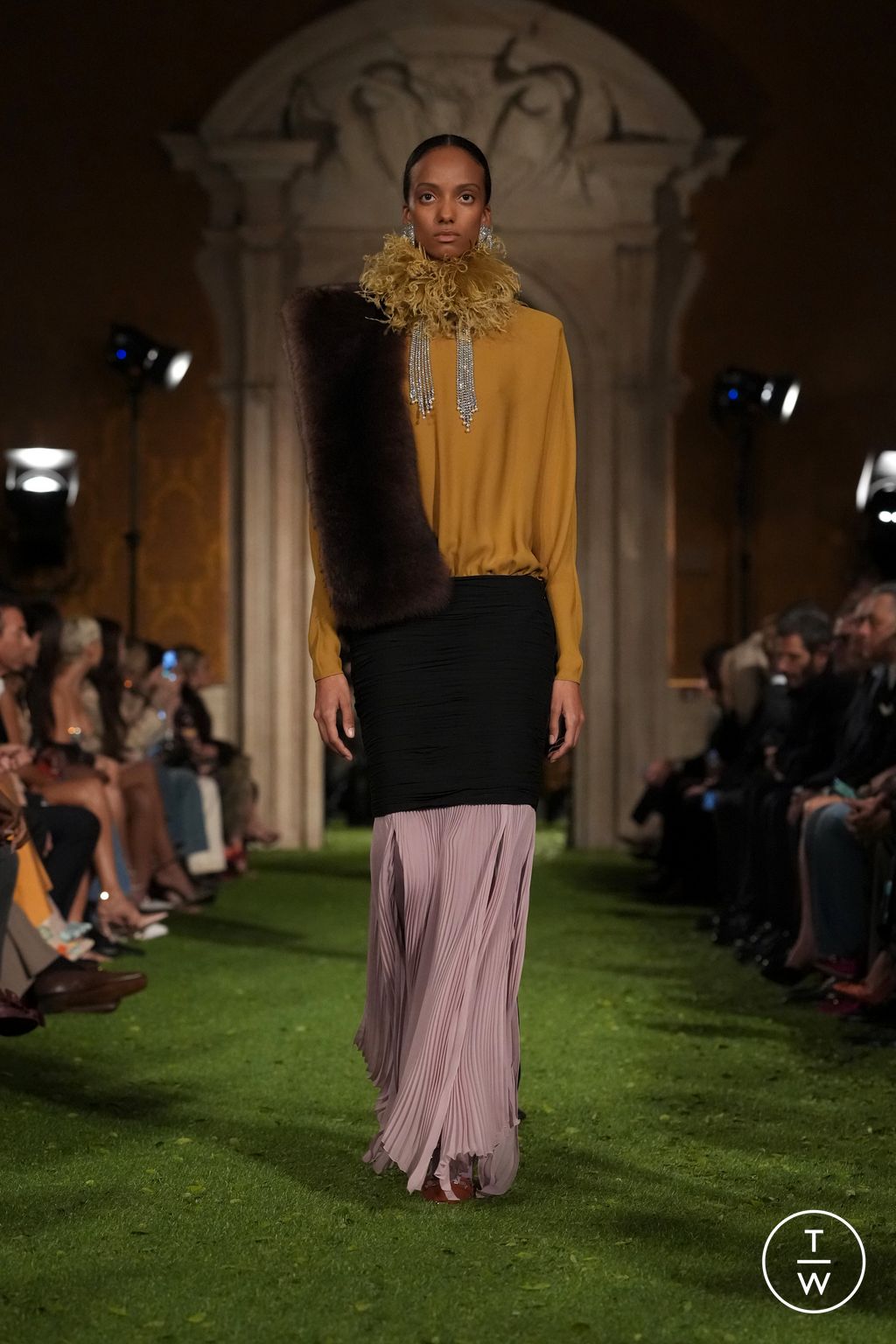 Fashion Week Paris Fall/Winter 2026 look 24 from the Valentino collection 女装