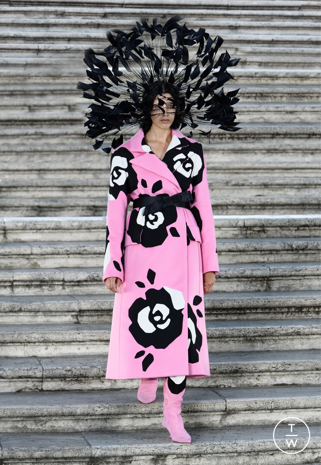 Fashion Week Paris Fall/Winter 2022 look 24 de la collection Valentino couture