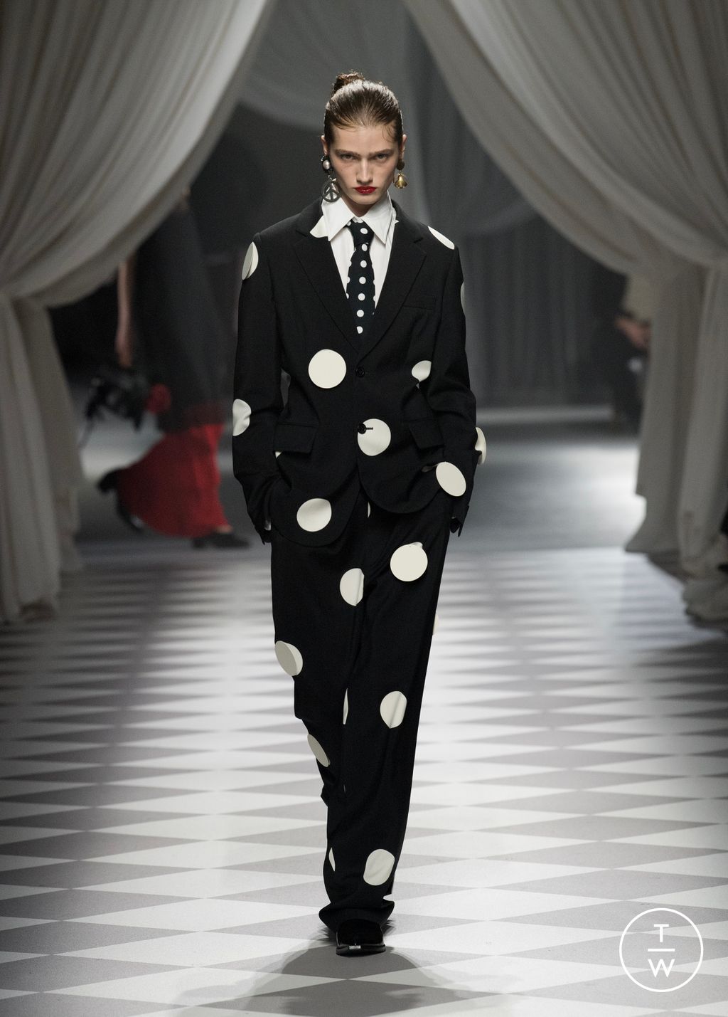 Fashion Week Milan Fall/Winter 2024 look 25 de la collection Moschino womenswear