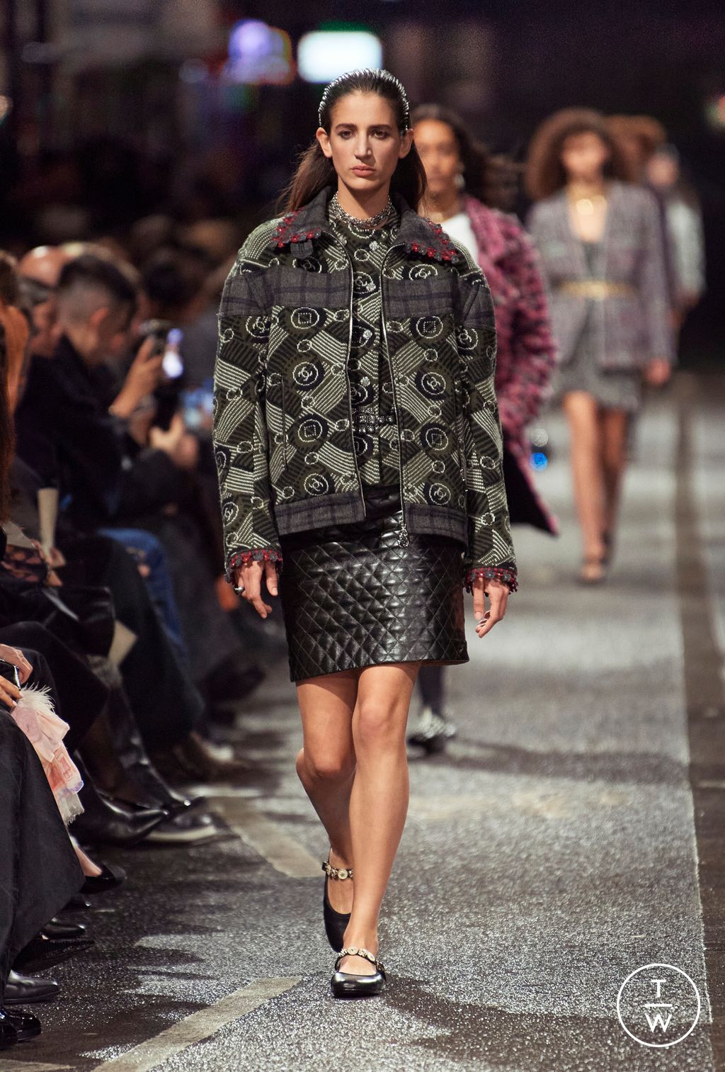 Fashion Week Paris Pre-Fall 2024 look 25 de la collection Chanel womenswear