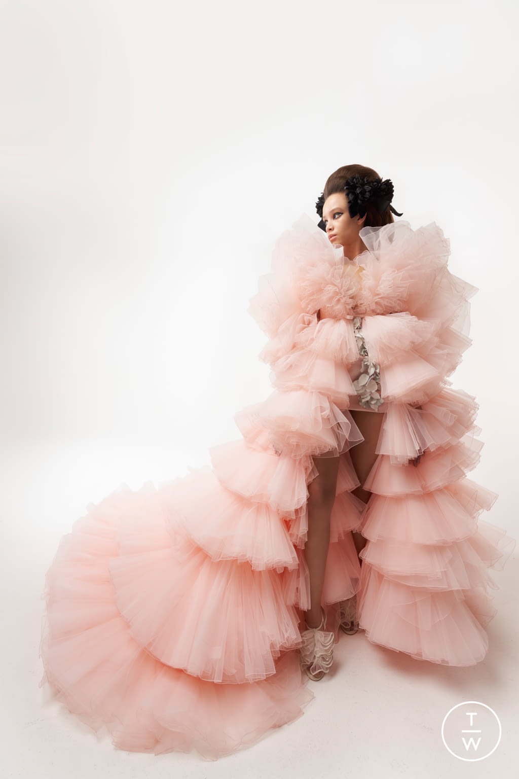 Fashion Week Paris Spring/Summer 2021 look 26 from the Giambattista Valli collection couture