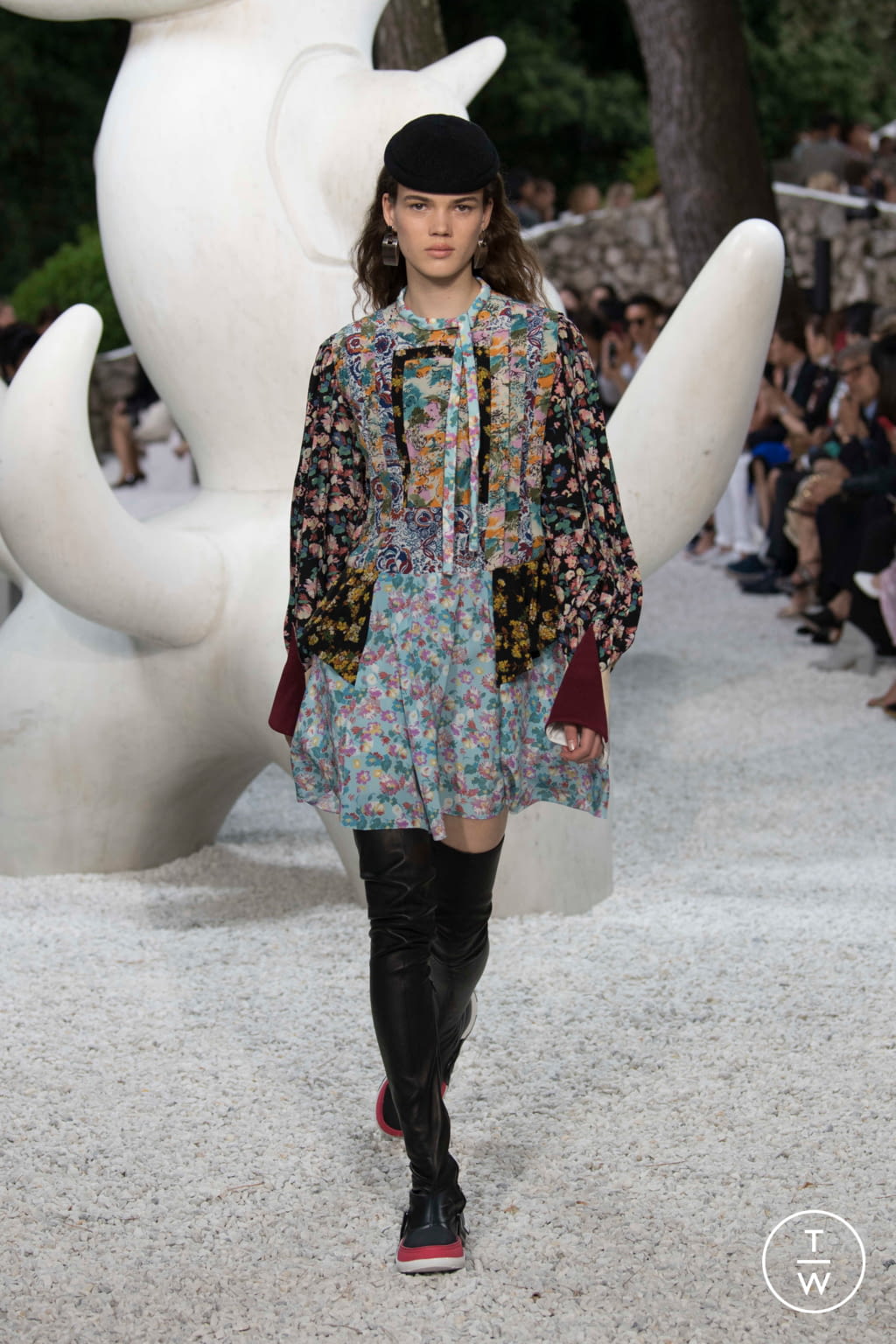 Fashion Week Paris Resort 2019 look 25 from the Louis Vuitton collection womenswear