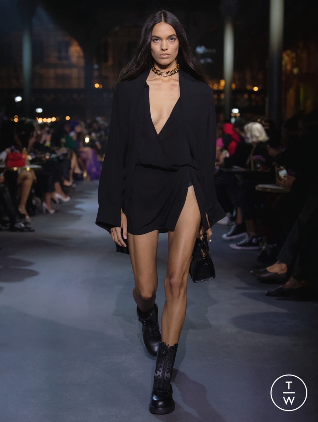 Fashion Week Paris Spring/Summer 2022 look 25 de la collection Valentino womenswear