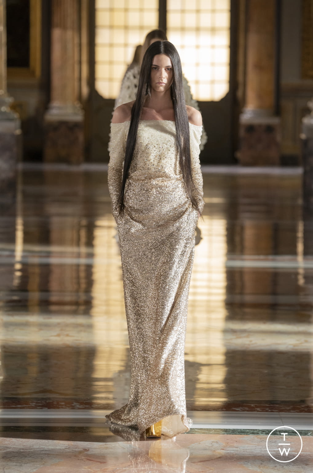 Fashion Week Paris Spring/Summer 2021 look 25 from the Valentino collection couture