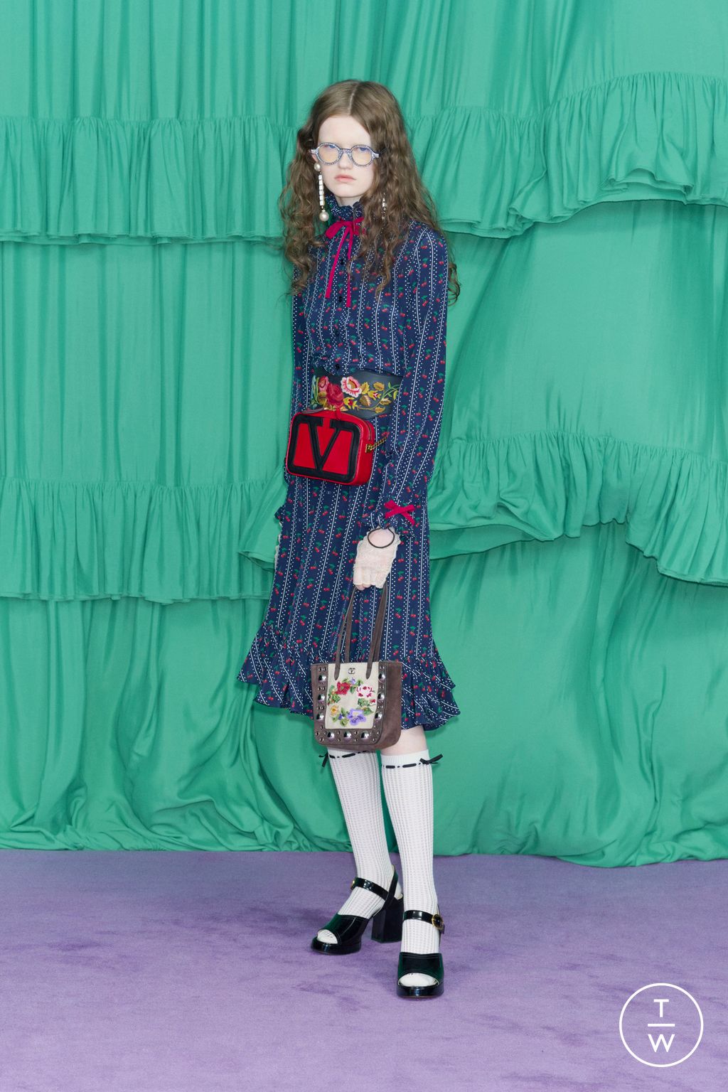 Fashion Week Paris Pre-Fall 2025 look 50 from the Valentino collection womenswear