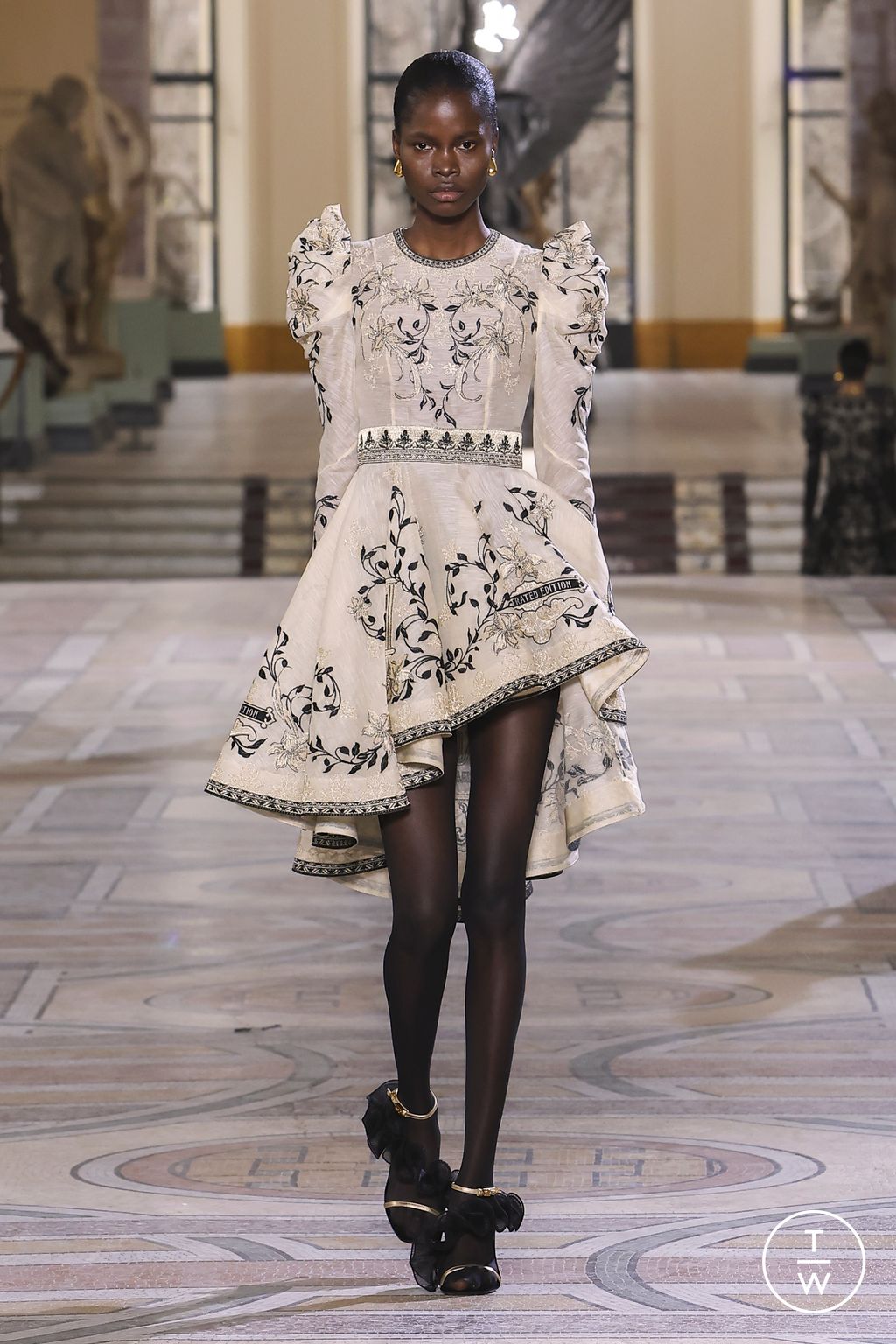 Fashion Week Paris Fall/Winter 2023 look 25 from the Zimmermann collection womenswear