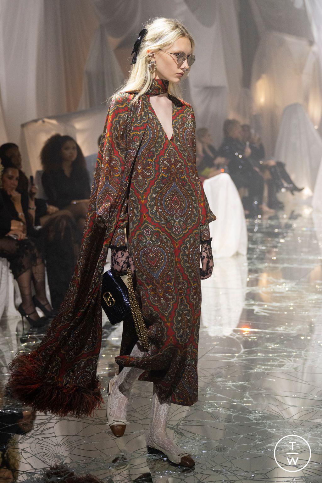 Fashion Week Paris Spring-Summer 2025 look 25 from the Valentino collection womenswear