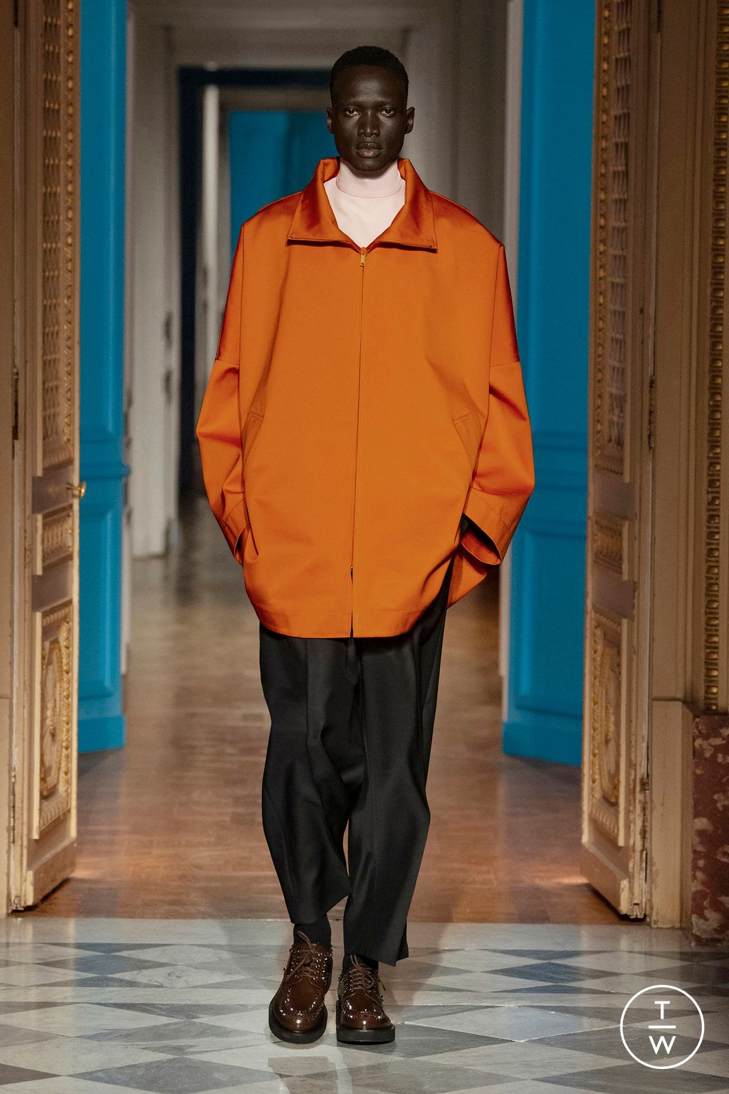 Fashion Week Paris Fall/Winter 2024 look 25 from the Valentino collection menswear