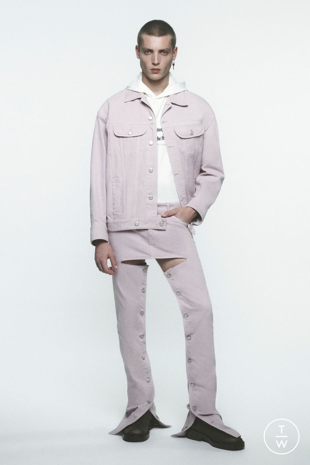 Fashion Week Paris Fall/Winter 2023 look 12 from the Courrèges collection 男装
