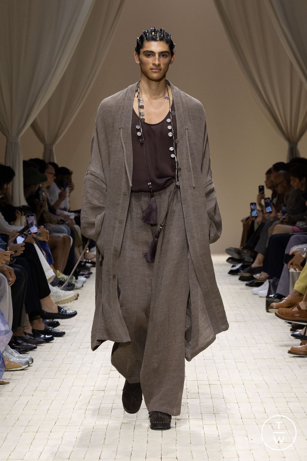 Fashion Week Milan Spring/Summer 2026 look 26 from the Emporio Armani collection menswear