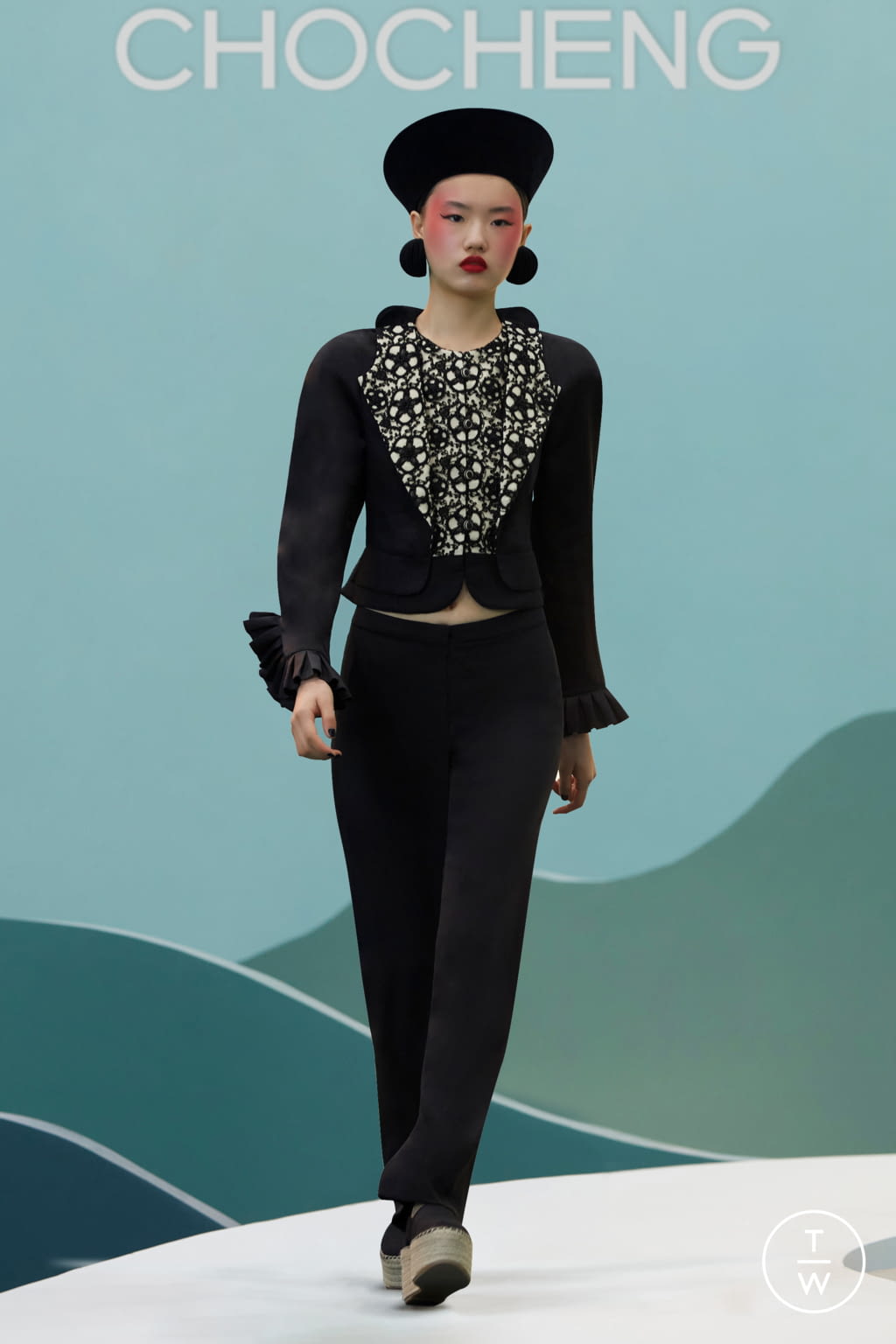 Fashion Week New York Fall/Winter 2021 look 26 from the Chocheng collection womenswear