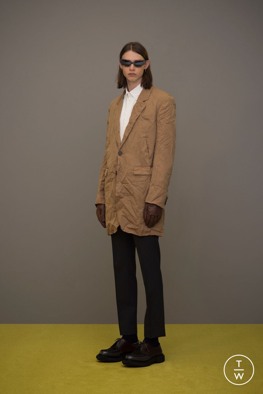Fashion Week Paris Fall/Winter 2023 look 32 from the Undercover collection menswear