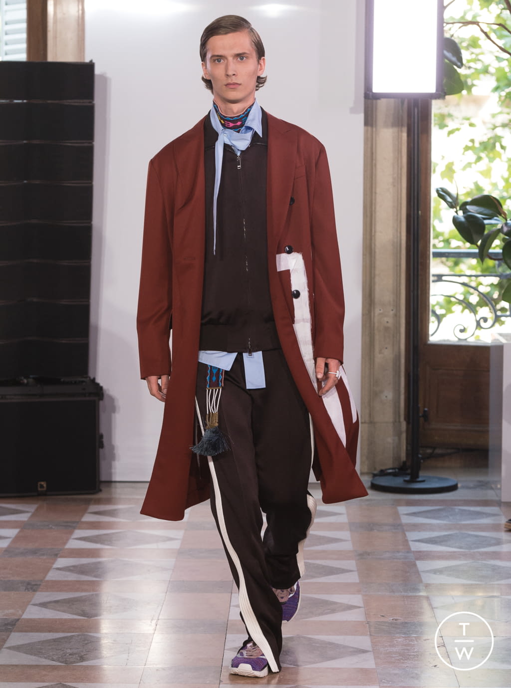 Fashion Week Paris Spring/Summer 2018 look 26 from the Valentino collection menswear