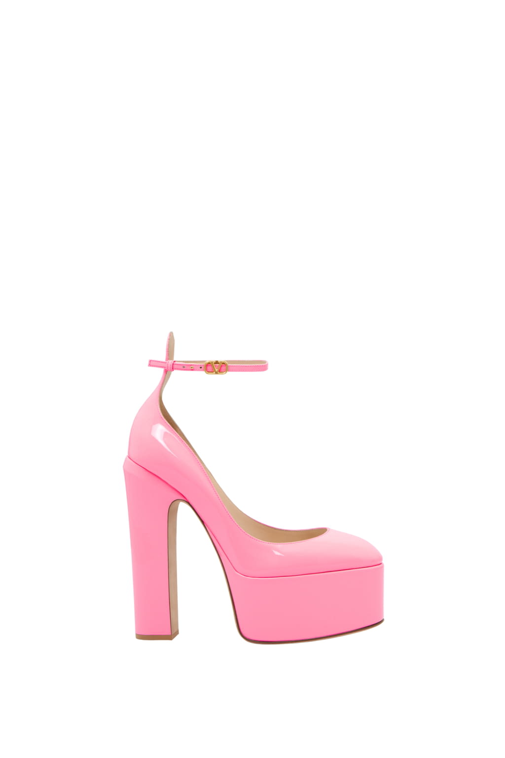 Fashion Week Paris Resort 2022 look 38 from the Valentino collection womenswear accessories