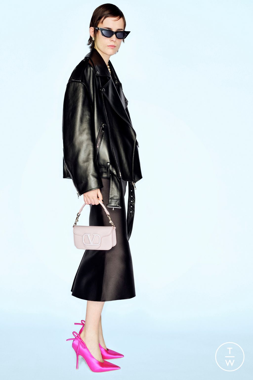Fashion Week Paris Pre-Fall 2023 look 56 from the Valentino collection womenswear