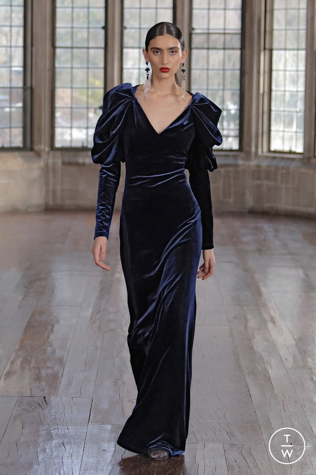 Fashion Week New York Fall/Winter 2022 look 27 from the Badgley Mischka collection womenswear