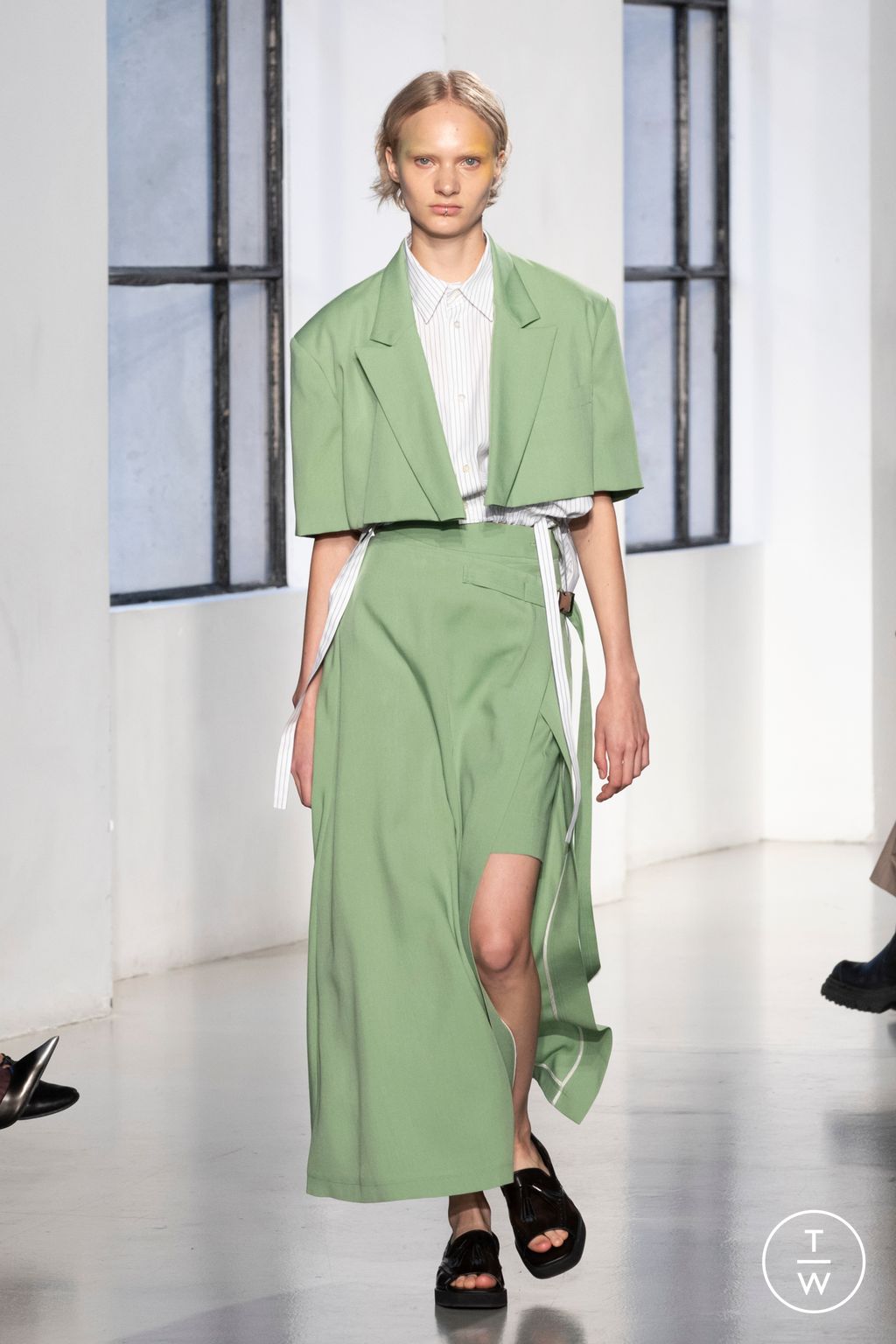 Fashion Week Paris Spring/Summer 2025 look 27 from the Ujoh collection womenswear