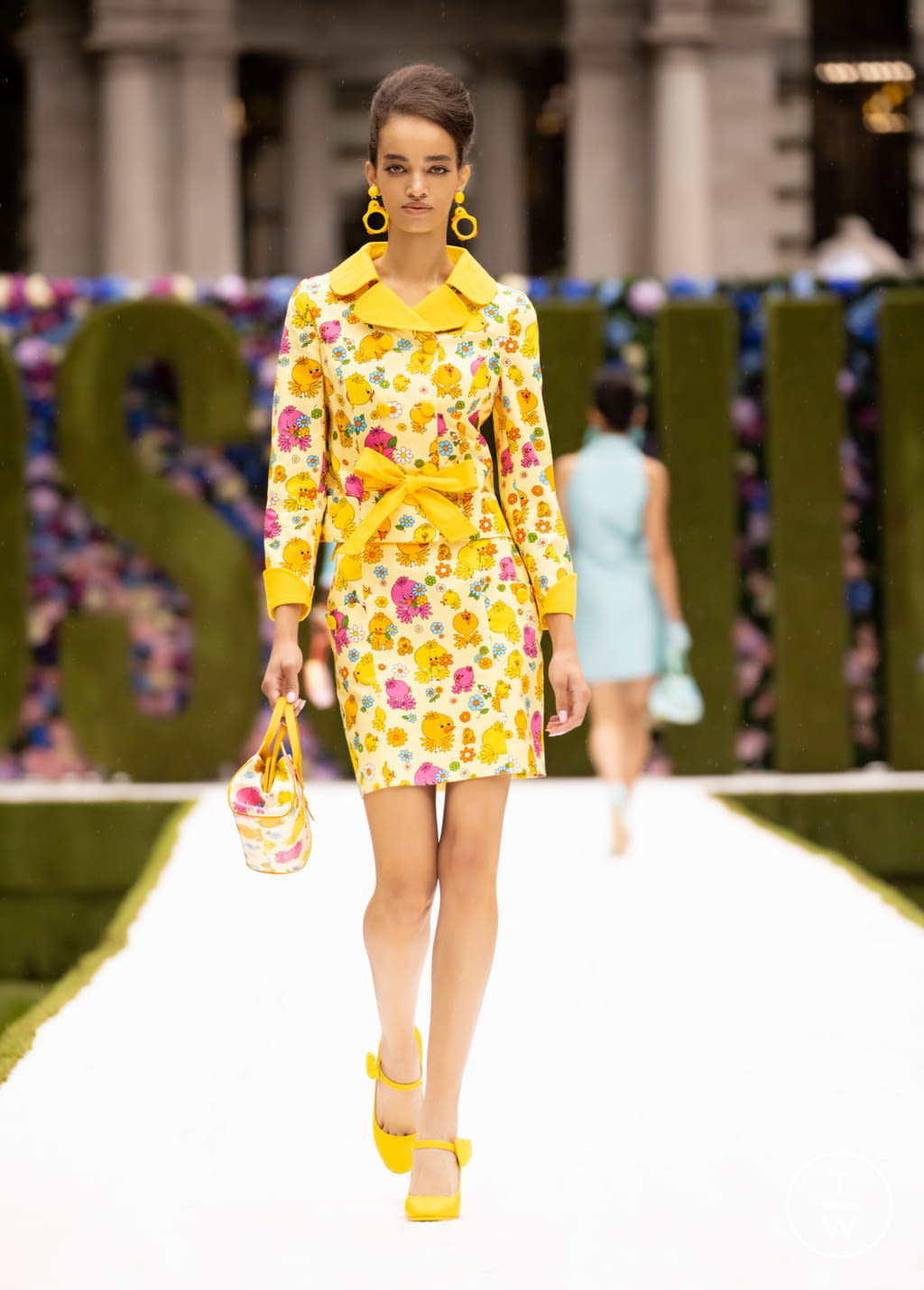 Fashion Week New York Spring/Summer 2022 look 27 de la collection Moschino womenswear