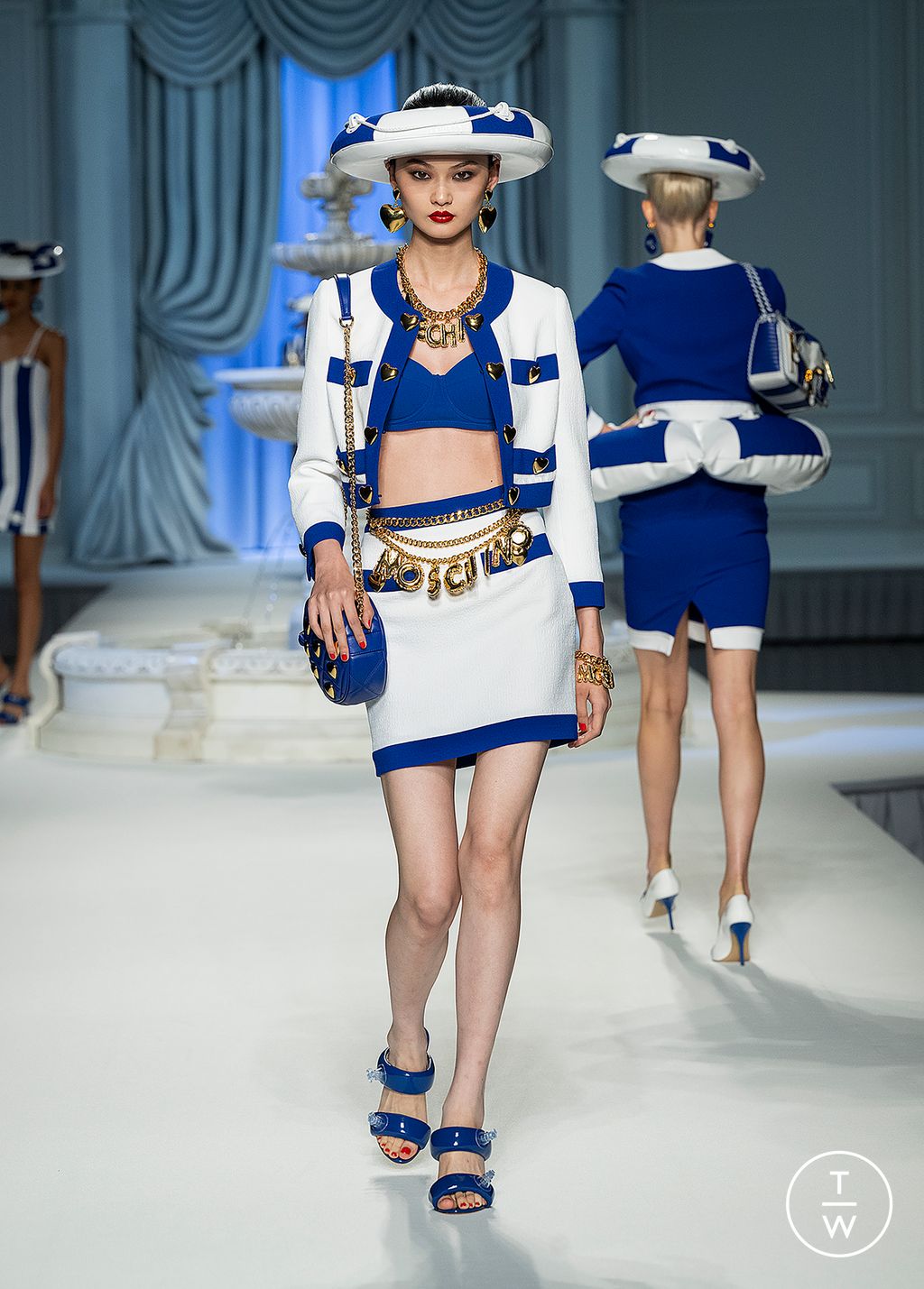 Fashion Week Milan Spring/Summer 2023 look 27 from the Moschino collection 女装